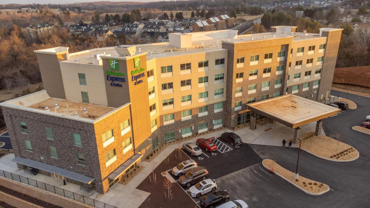Holiday Inn Express & Suites Charlottesville, An Ihg Hotel Exterior photo