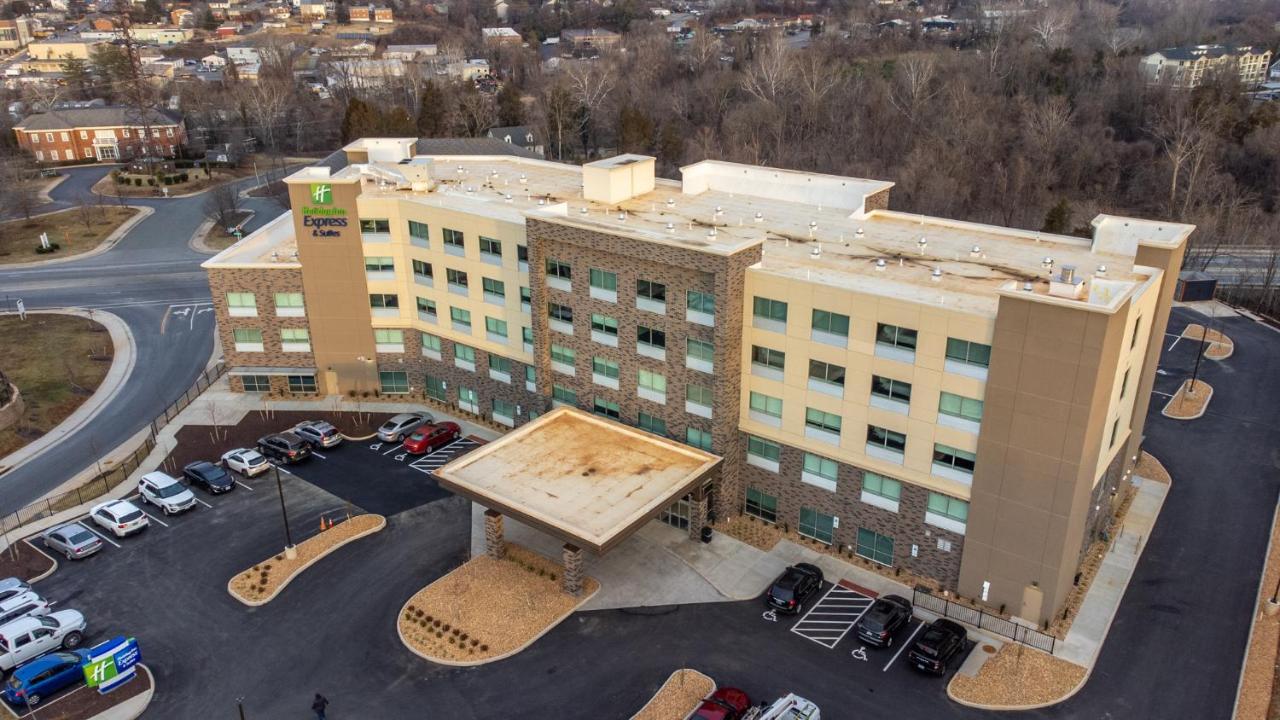 Holiday Inn Express & Suites Charlottesville, An Ihg Hotel Exterior photo